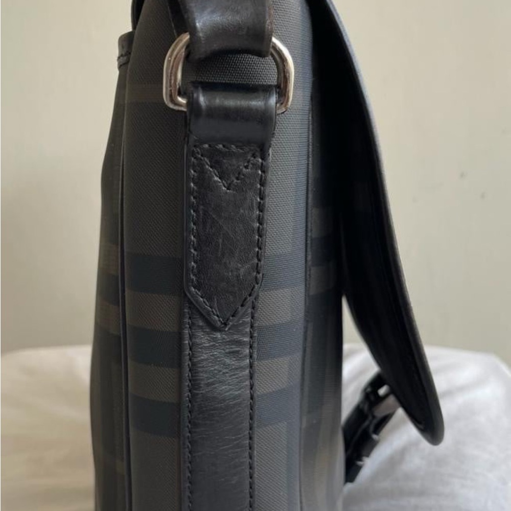 Burberry Crossbody Bag - Picture 4 of 12